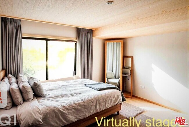 Building Photo - 351 N Hermosa Dr