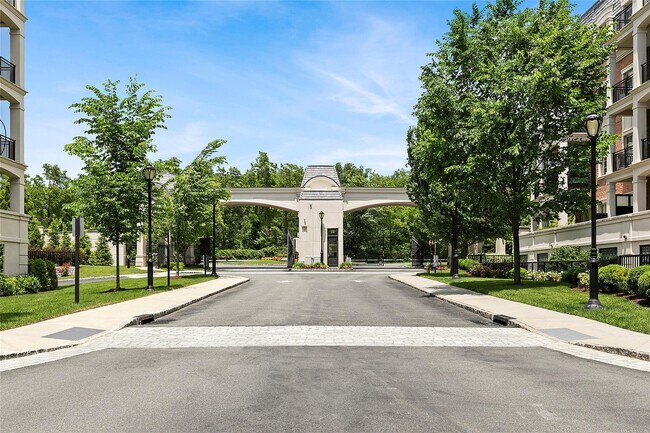 Building Photo - 3000 Royal Ct