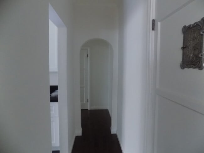 Building Photo - 109 N Clark Dr