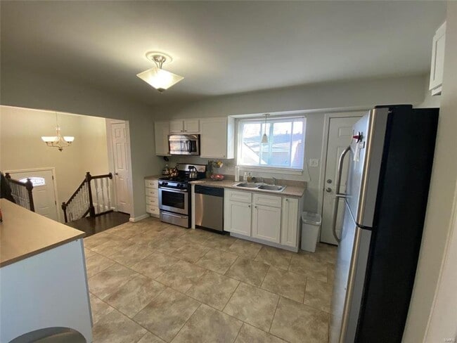 Building Photo - 7 Edgeworth Ave