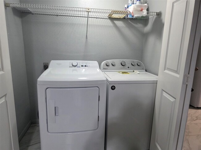 Building Photo - 2300 Old Spanish Trl