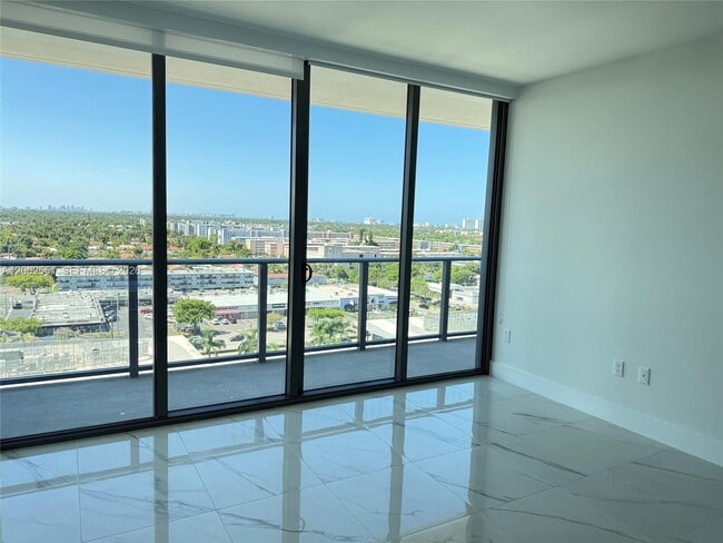Building Photo - 1170 Hallandale Ave