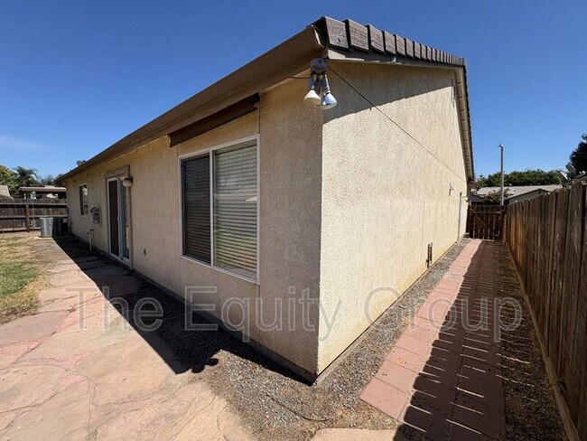 Building Photo - 429 N Amador St