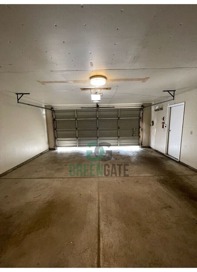 Building Photo - 177-179 Manzanita Lane