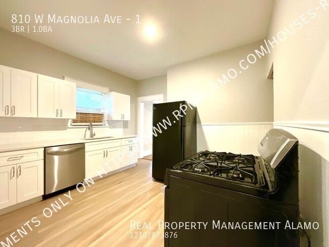 Building Photo - 810 W Magnolia Ave