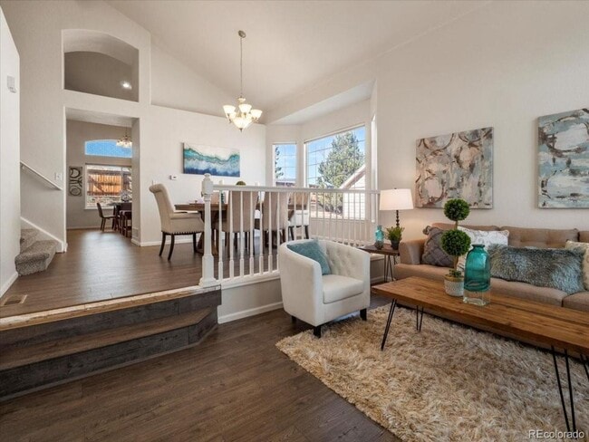 Building Photo - FABULOUS 3-BDRM, 3-BATH HOME IN GORGEOUS C...