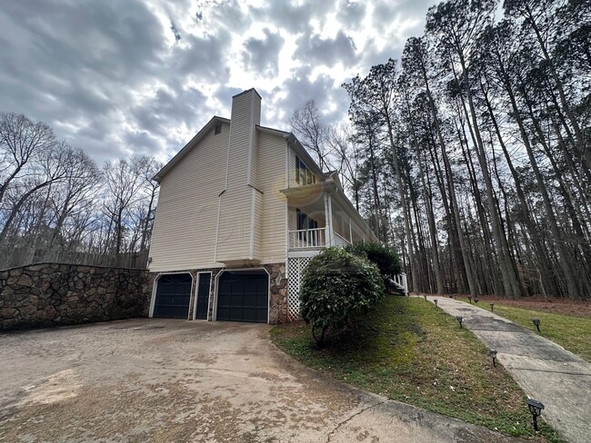 Building Photo - 4BR/3BA on Large Private Wooded Lot- Woodstock