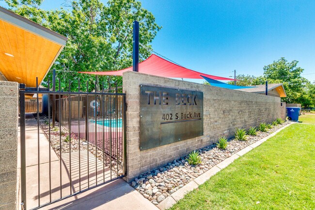 Primary Photo - 402 S Beck Ave