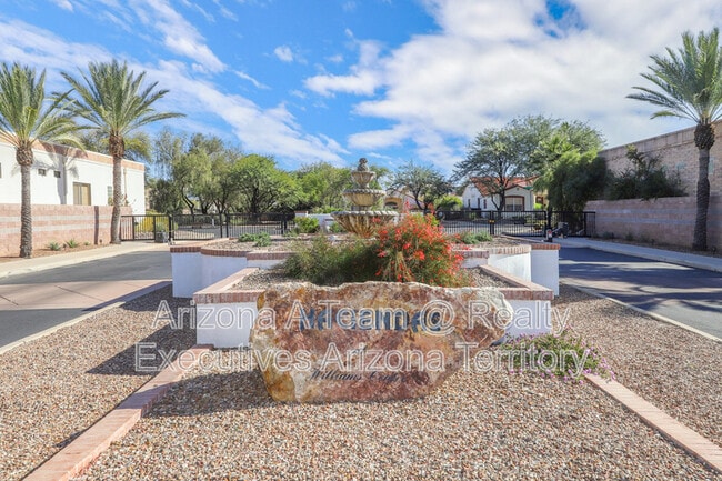 Building Photo - 352 S Vía De Los Rosales