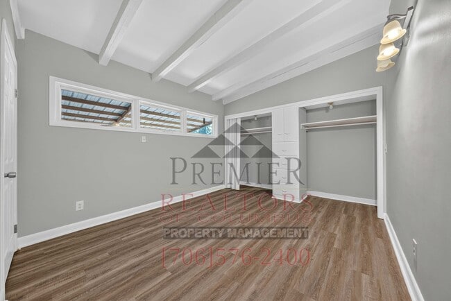 Building Photo - 2468 Walker St
