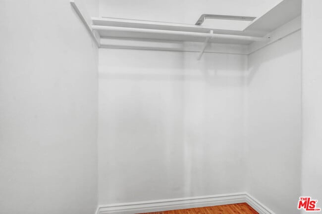 Building Photo - 817 N Hudson Ave