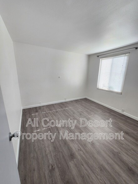 Building Photo - 400 N Sunrise Way