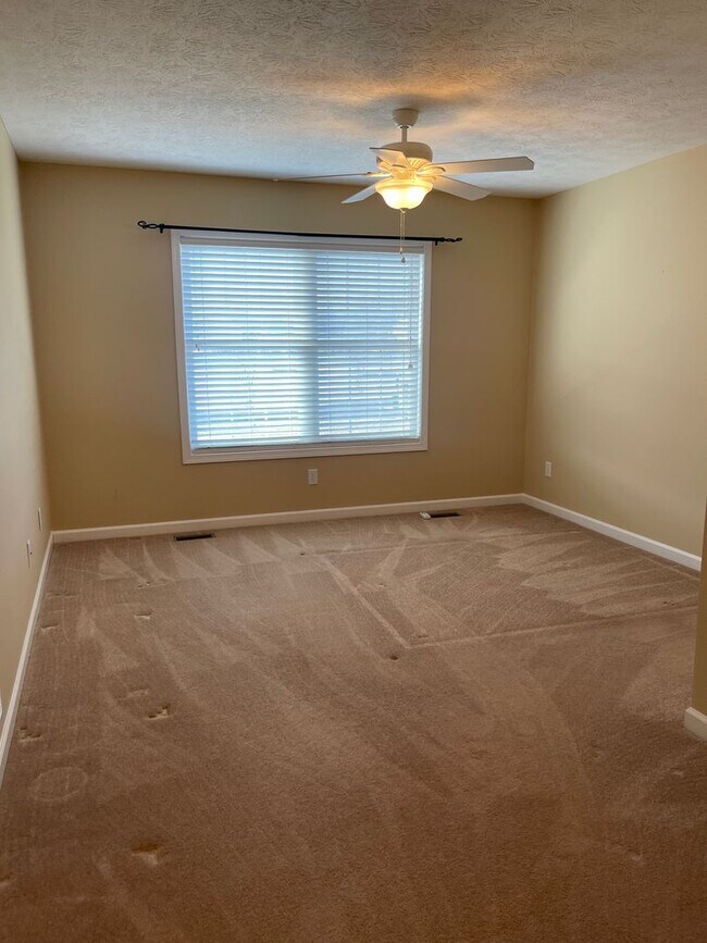 Building Photo - Duplex in Turner Ashby School District