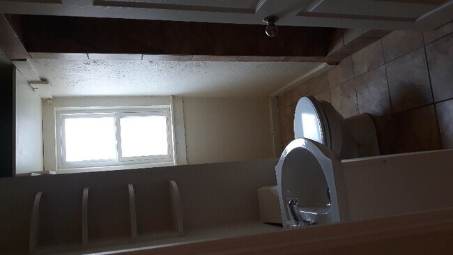 Building Photo - 2710 8th Ave