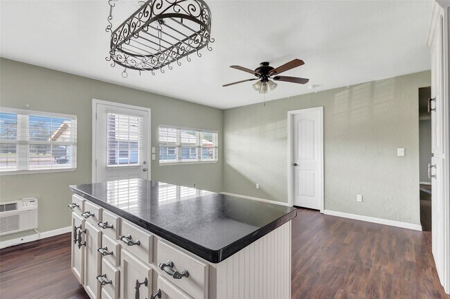 Building Photo - 10821 TX-150