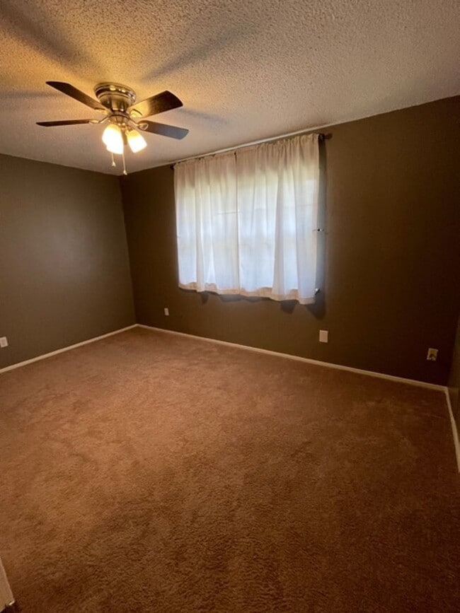 Building Photo - Cozy and Comfy 3 Bed! Mesa/Zia School Dist...