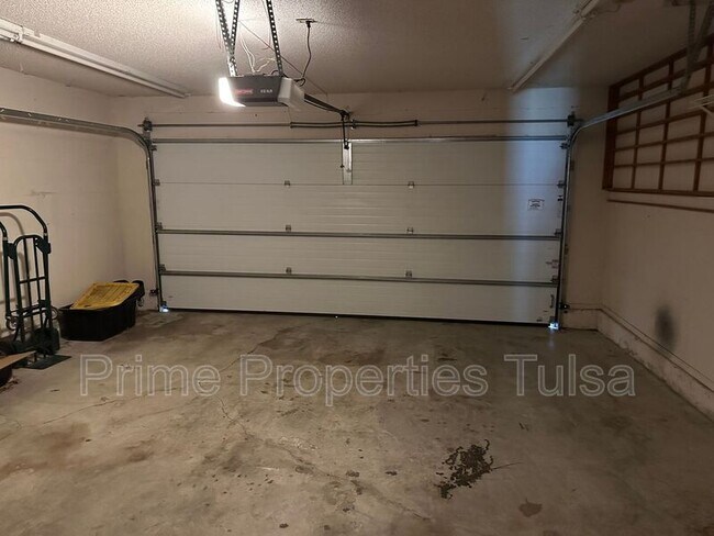 Building Photo - 7742 S 72nd E Pl