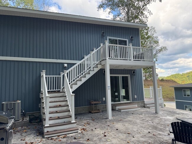 Building Photo - MOVE IN READY!!!!