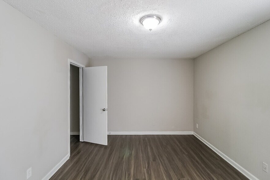 Building Photo - 2606 Northbrook Rd