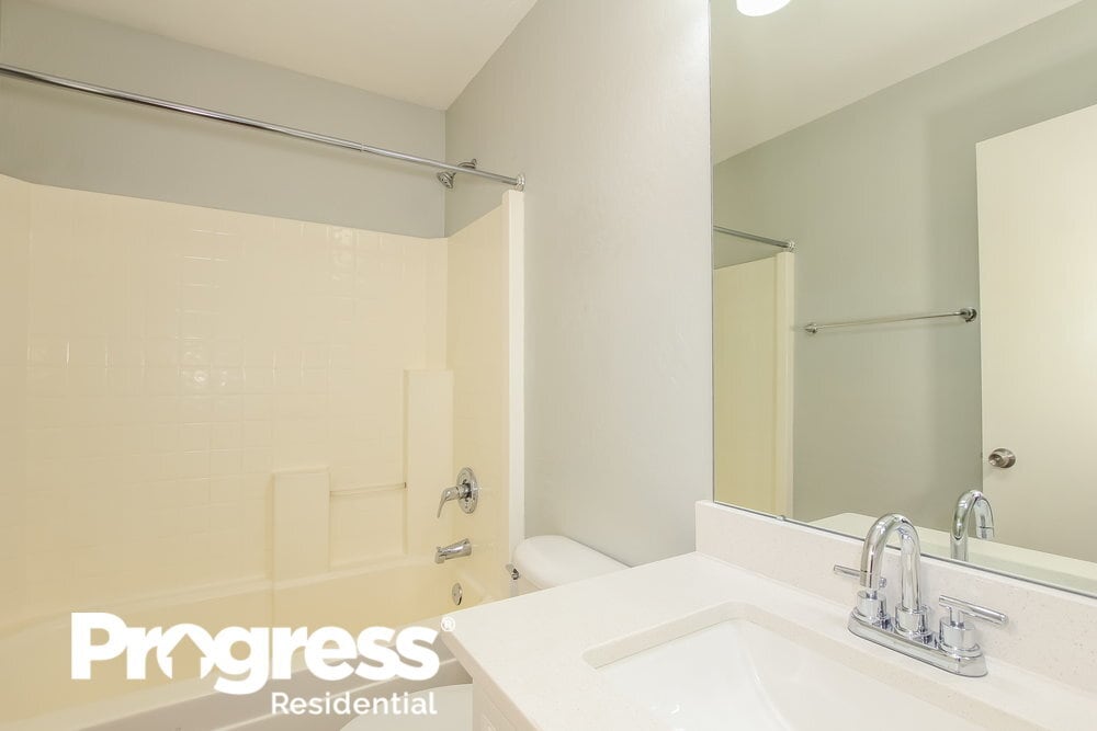 Building Photo - 7592 W Marlette Ave