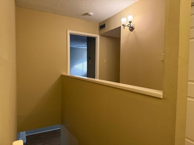 Building Photo - 10 Hampshire Cir