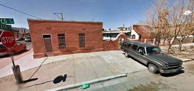 Building Photo - 709 S Tays St