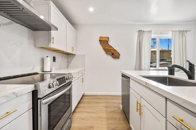 Building Photo - 72546 Edgehill Dr