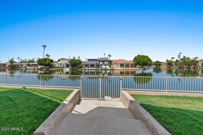 Building Photo - 1414 N Palmsprings Dr