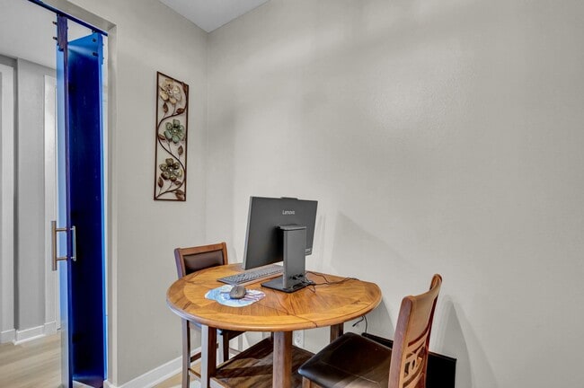 Building Photo - Fully Furnished 2 Bedroom 2 Bath High Rise with Strip Views