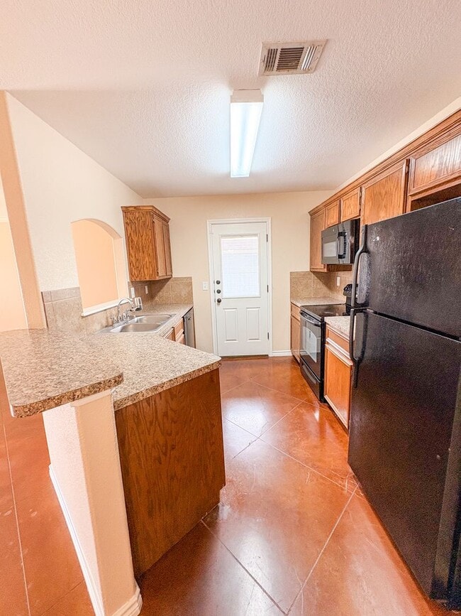 Building Photo - 511 Karey Dr