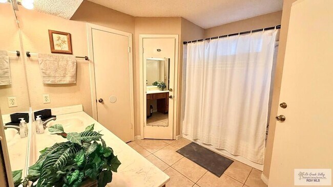 Building Photo - 4601 Carmen Ave