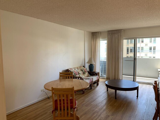 Building Photo - 2421 Ala Wai Blvd