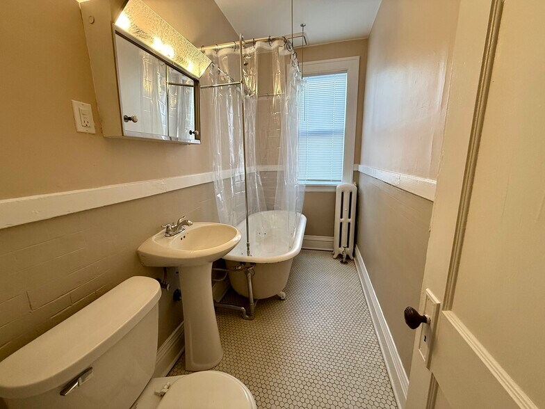 Building Photo - 3741 Harriet Ave