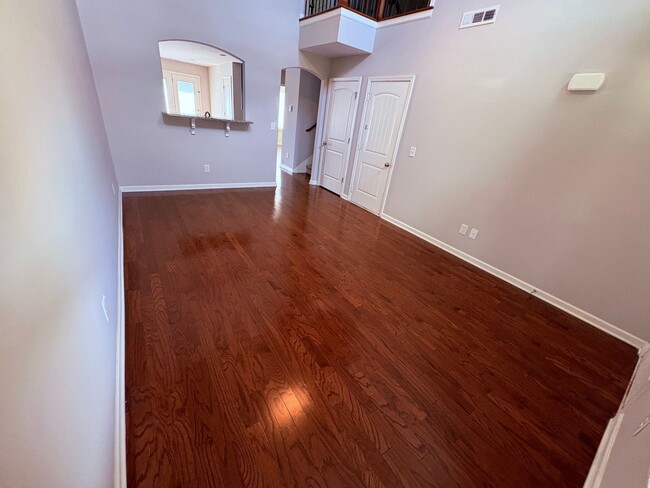 Building Photo - Stunning Stratford Park Townhome
