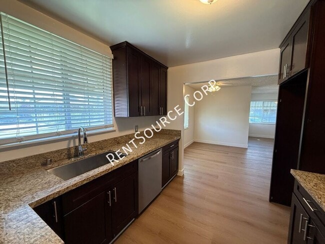 Building Photo - 1149 W Ave H-11