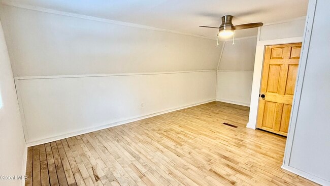 Building Photo - 173 Bay St