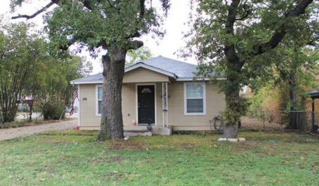 Building Photo - 320 E Clifton St