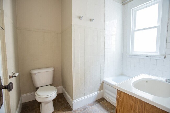 Building Photo - 2724-2726 N Murray Duplex