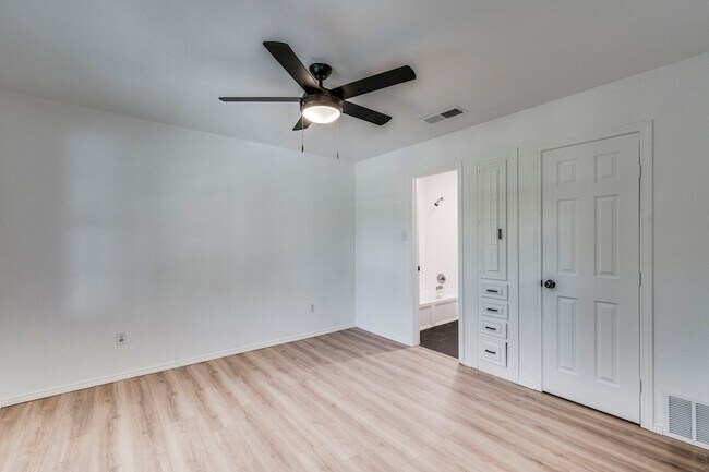 Building Photo - 3403 Sheffield Dr