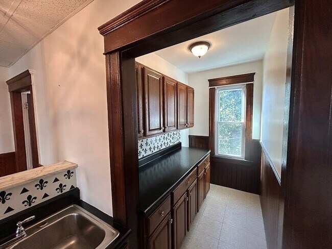 Building Photo - 31 Chrome St