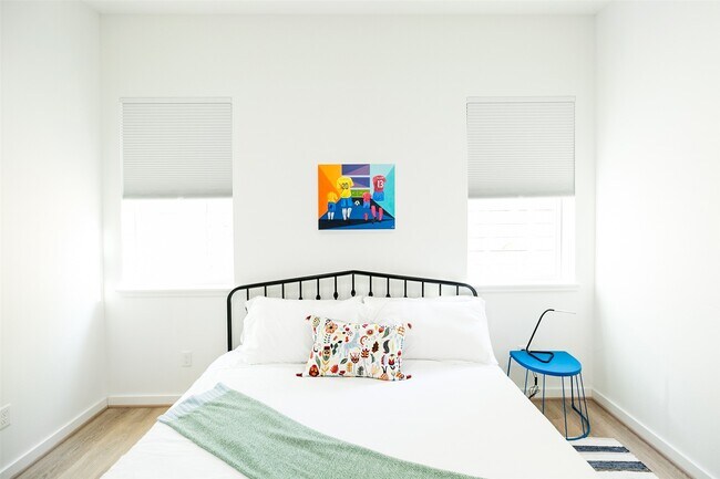 Building Photo - 4303 Chester St