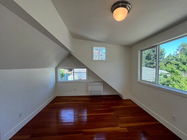 Building Photo - Custom Built 1Bd/ 1Ba home in Piedmont Neighborhood! ~ Skylight, Driveway Parking, Washer/Dryer! ...