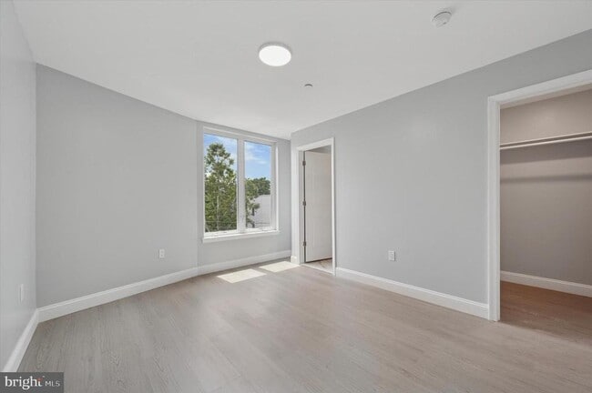 Building Photo - 2405 Ridge Ave