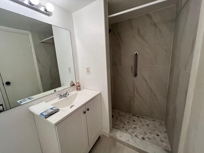 Building Photo - 3540 S Ocean Blvd