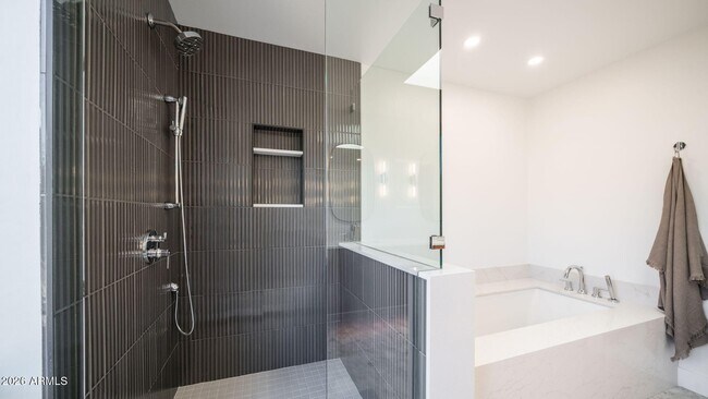 Building Photo - 6833 N 18th St