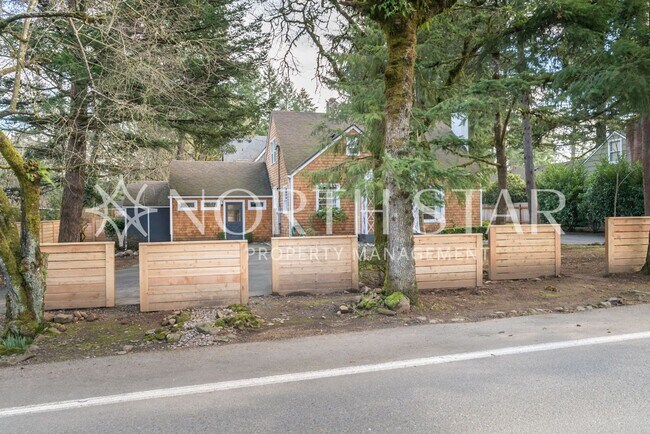 Building Photo - Newly Remodeled Lake Oswego Cottage With Lake Access.