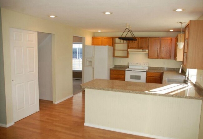 Building Photo - 2533 193rd Pl SW