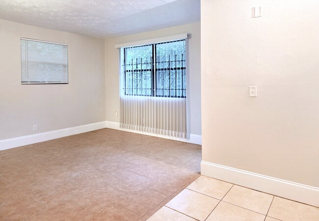 Building Photo - NEW JAX APTS