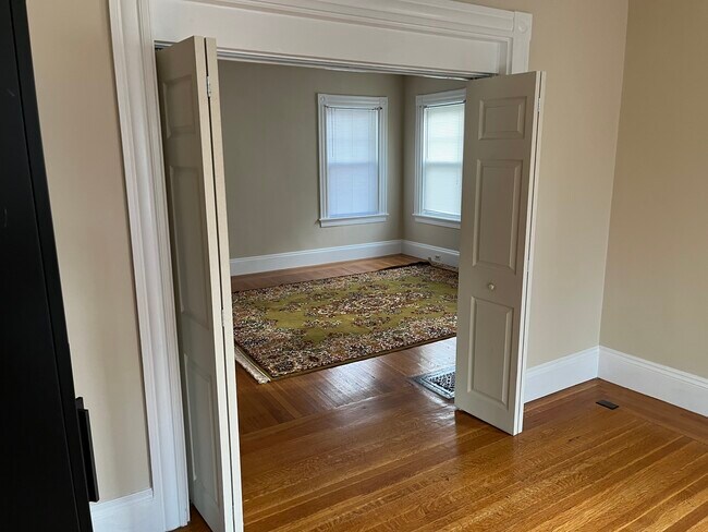 Building Photo - 14 Lowell Ave