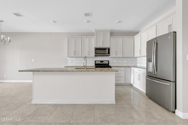 Building Photo - 815 TS Daniel Cadena Dr